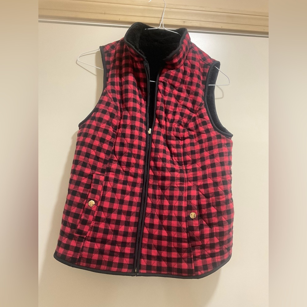Beautiful, warm, soft and comfortable Croft and Barrow Vest in Sz S